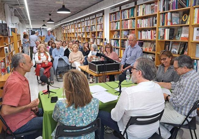 Taller de radio-teatro y ficción sonora.