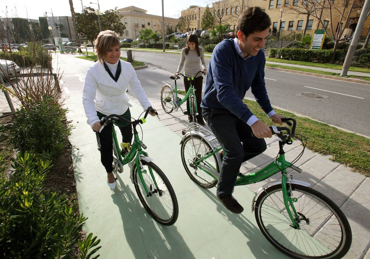 Imagen de archivo de carriles bici dentro del Parque Tecnológico de Andalucía.