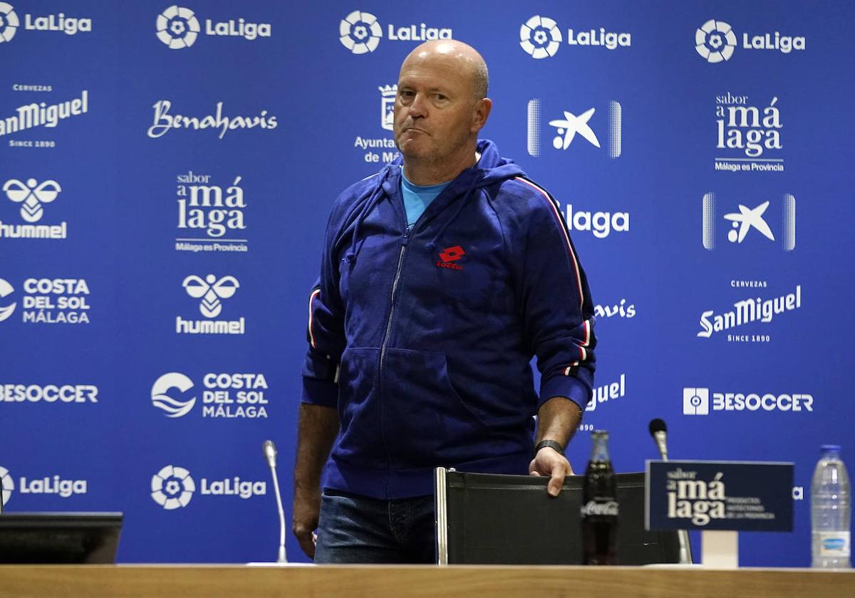 Imagen de archivo de Pepe Mel durante su etapa como entrenador del Málaga en una comparecencia en la sala de prensa de La Rosaleda.