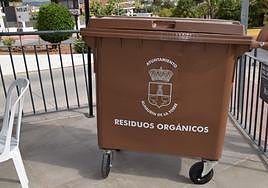 Uno de los nuevos contenedores instalados por el Ayuntamiento alhaurino.