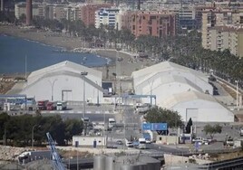 Carpas para almacenaje de graneles en la zona de San Andrés, donde irá el auditorio.