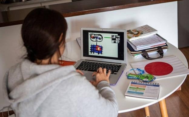 El Bono Digital en Andalucía se puede solicitar desde hoy: qué es y cuáles son los requisitos