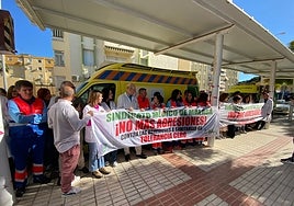 Los sanitarios se han concentrado este viernes en Torre del Mar.