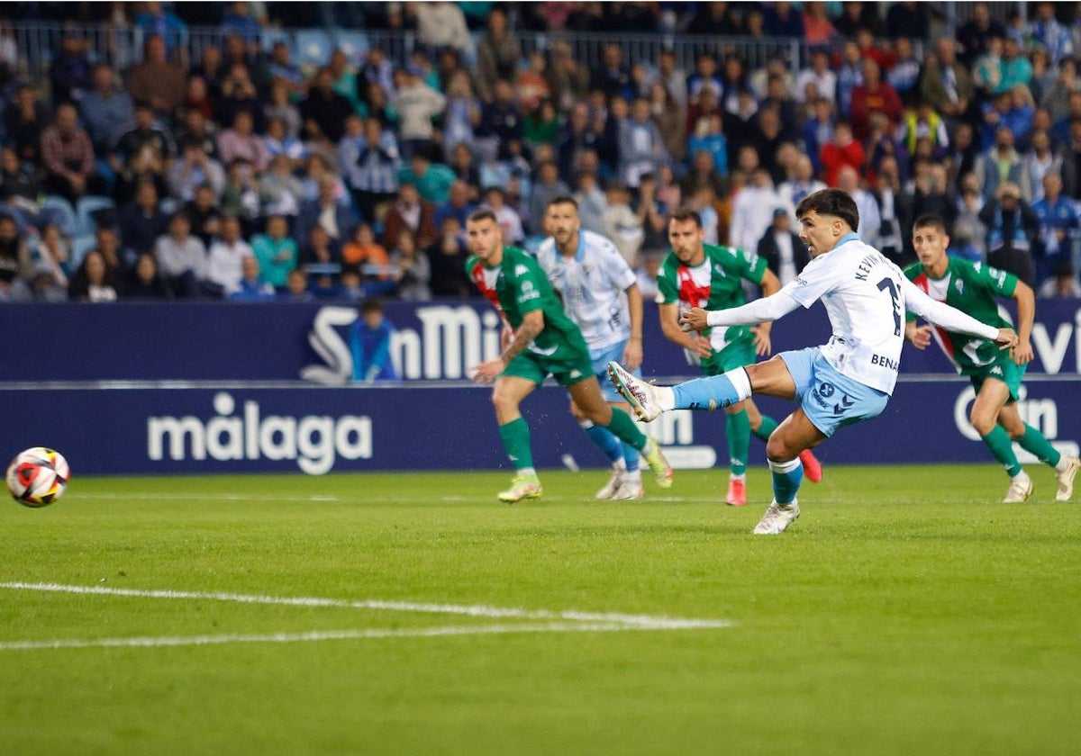 Kevin marca de esta forma un penalti, que no sirvió al Málaga para sumar.