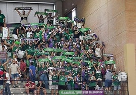 Seguidores del Unicaja, durante la Supercopa Endesa de Murcia este verano.