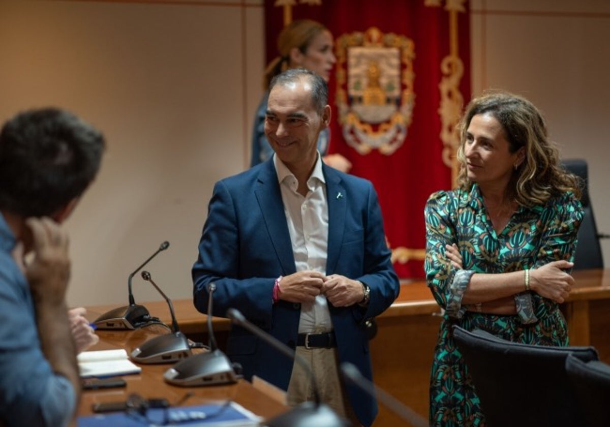 Juan Antonio Lara y Mari Francis Peñarroya en la presentación de la carrera.