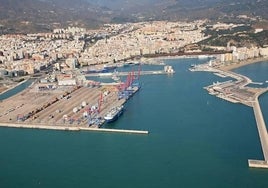 La descarga del agua procedente de barcos podría hacerse desde la tubería portuaria de Emasa hasta El Limonero.