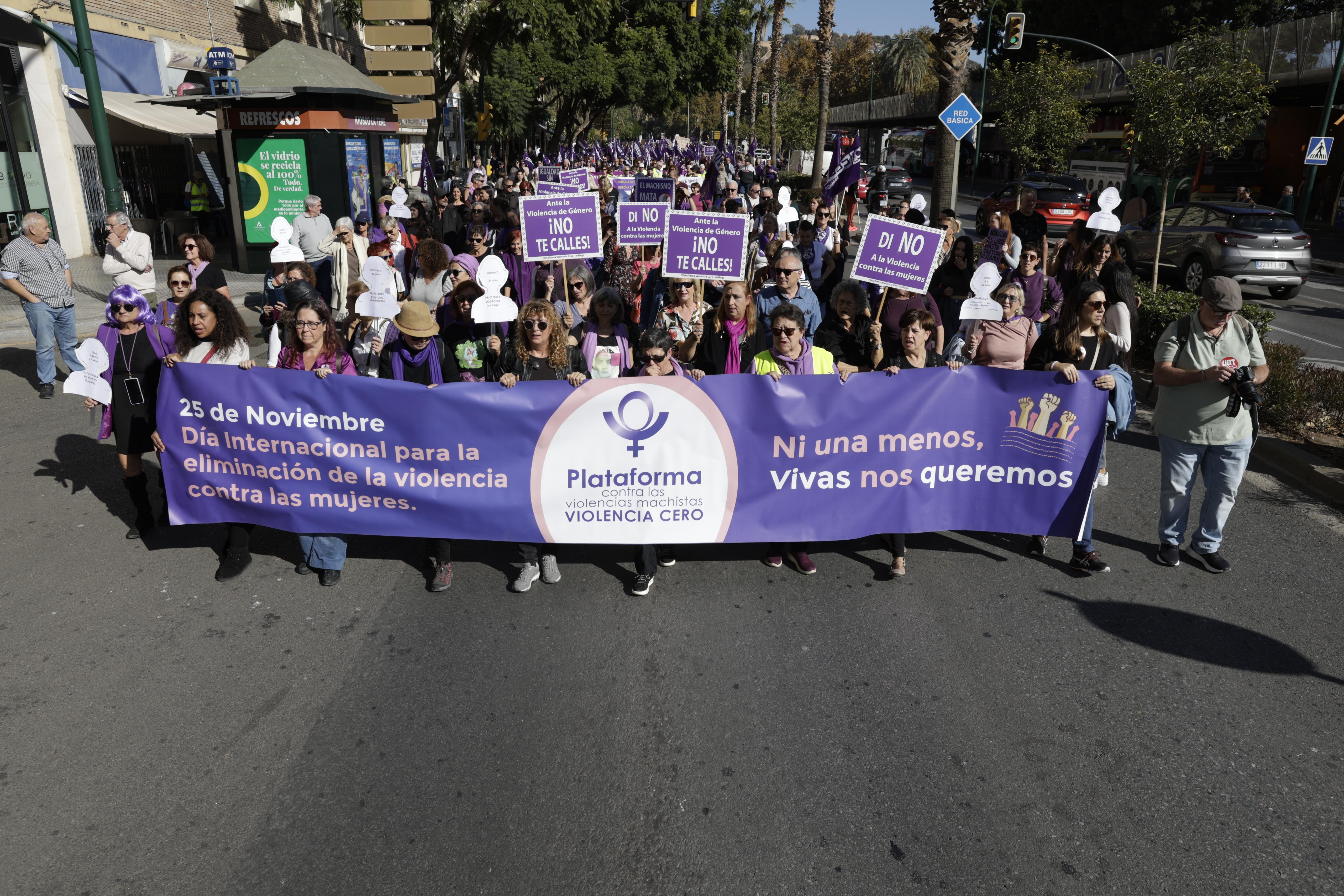 Unas 3.000 personas participan en la manifestación del 25N en Málaga