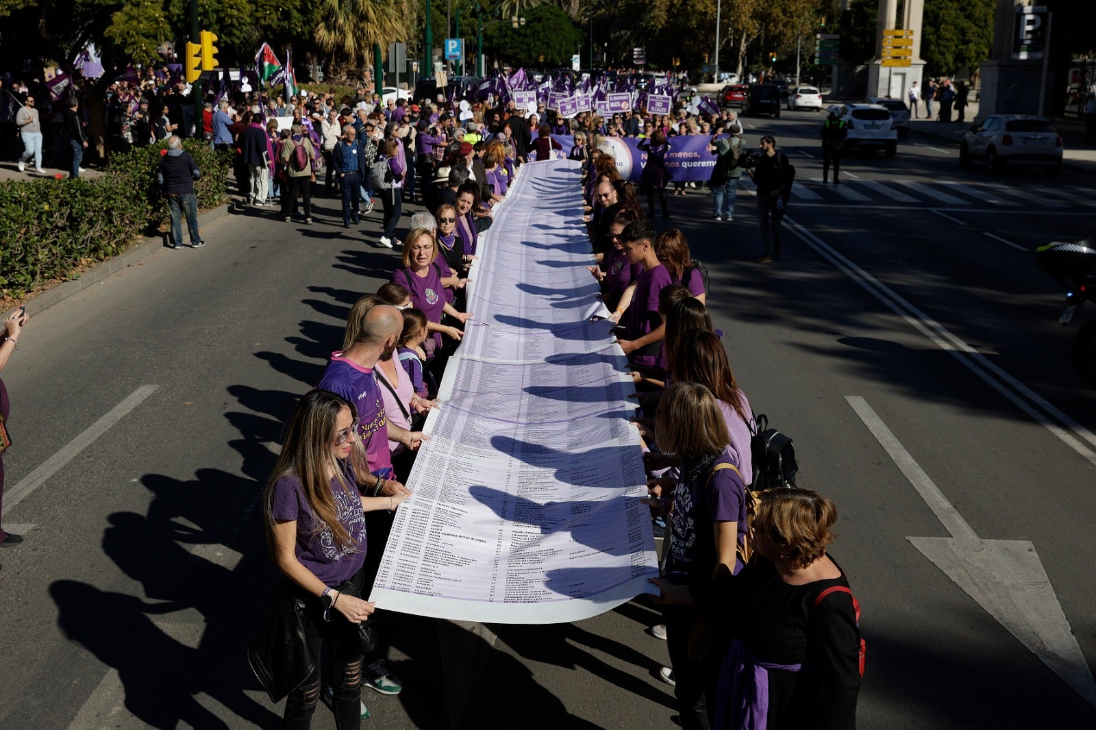 Unas 3.000 personas participan en la manifestación del 25N en Málaga