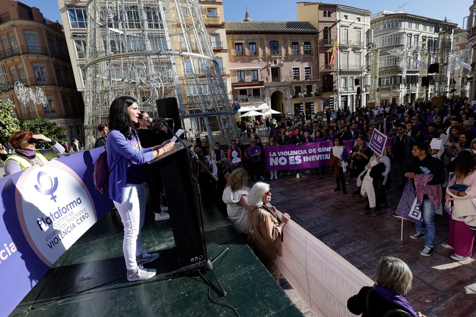 Unas 3.000 personas participan en la manifestación del 25N en Málaga