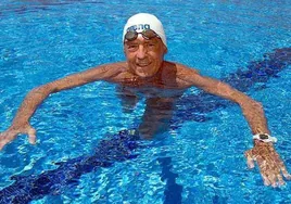 Joaquín Canales arrasa en el Europeo Master de natación