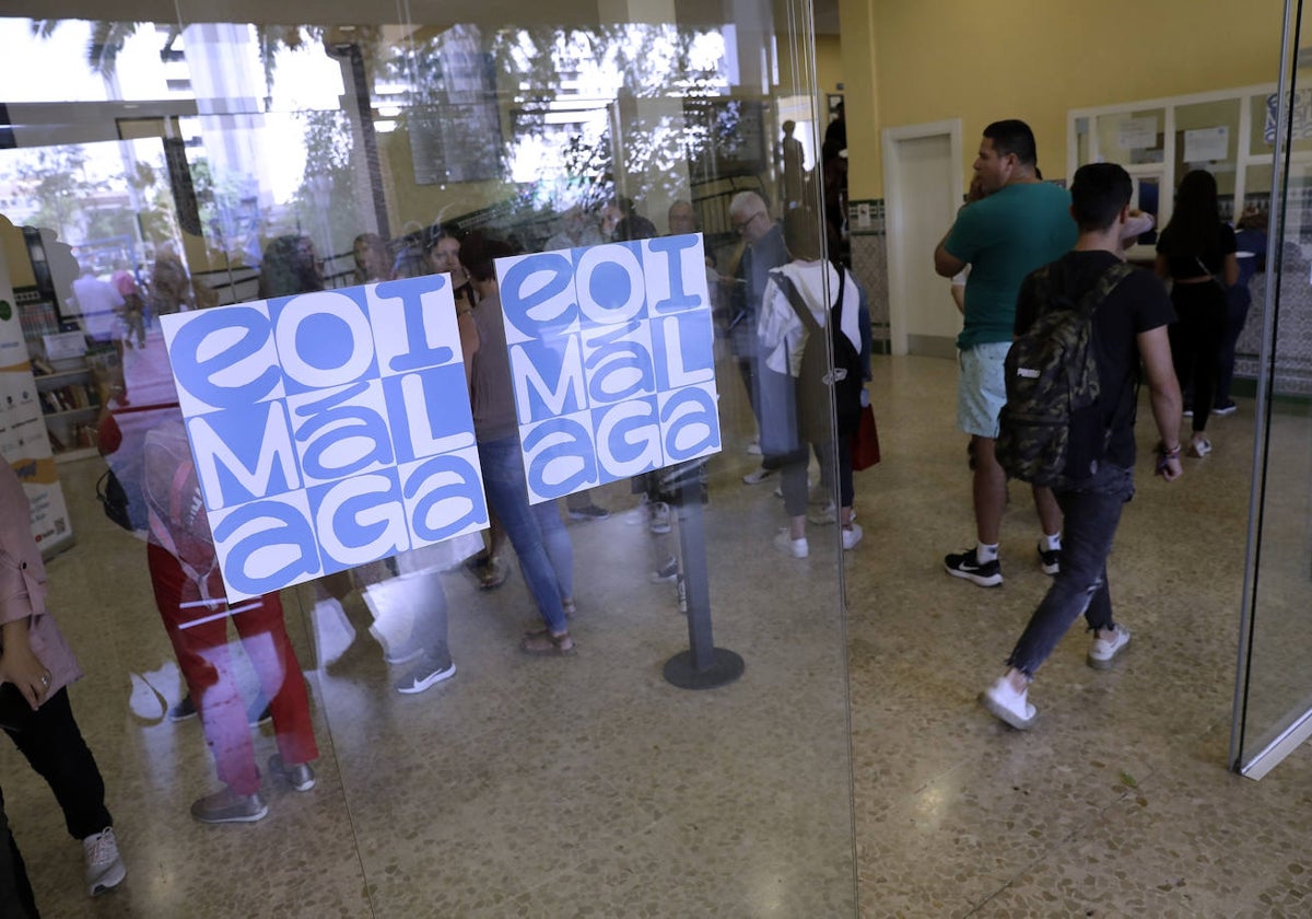 Escuela Oficial de Idiomas de Málaga, donde ha ocurrido el suceso en la mañana de este martes.