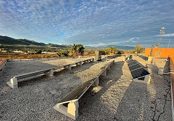 Las placas fotovoltáicas instaladas en el IES Montecillos de Coín.