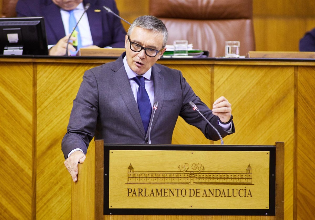Vox reprocha a Moreno de conformarse con hacerlo «un poquito mejor» que el PSOE