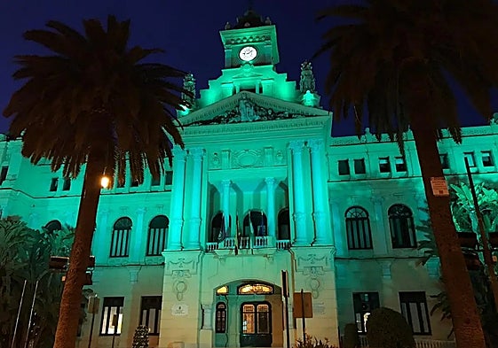 El joven fue asaltado de noche en las inmediaciones del Ayuntamiento de Málaga, tras lo que el supuesto ladrón le obligó a que le acompañase al túnel de La Coracha.