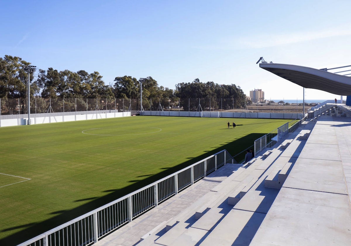 Uno de los tres campos de la nueva ciudad deportiva.