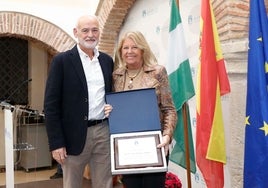 Marbella reconoce la trayectoria profesional de cuarenta empleados municipales jubilados