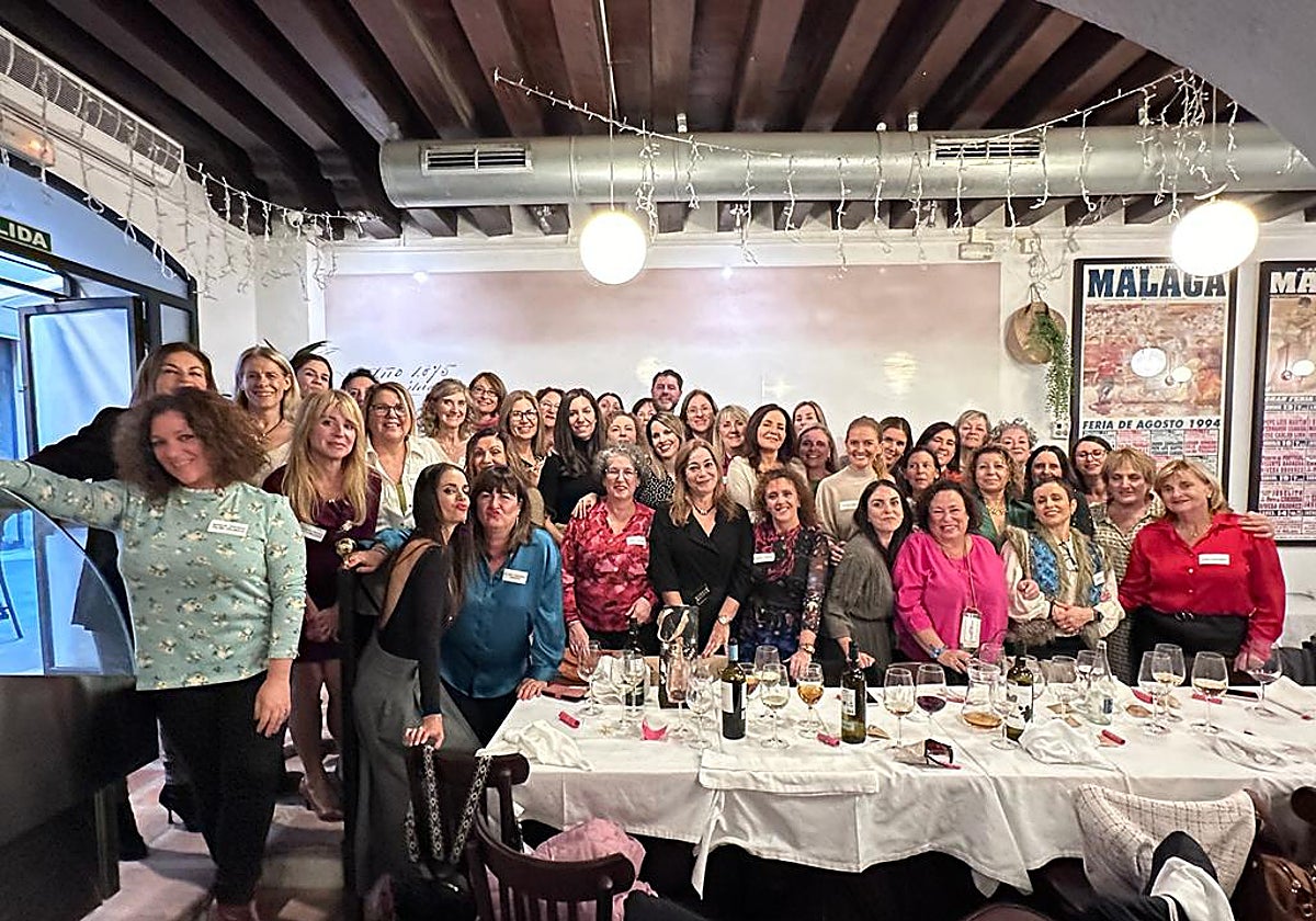 Secretarias de áreas, distritos, empresas y coordinaciones del Ayuntamiento, de comida de Navidad.