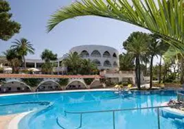 Piscina del hotel BlueBay Banús, ubicado en Marbella.