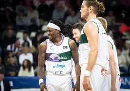 Los jugadores del Unicaja celebran la victoria ante el Andorra el sábado.