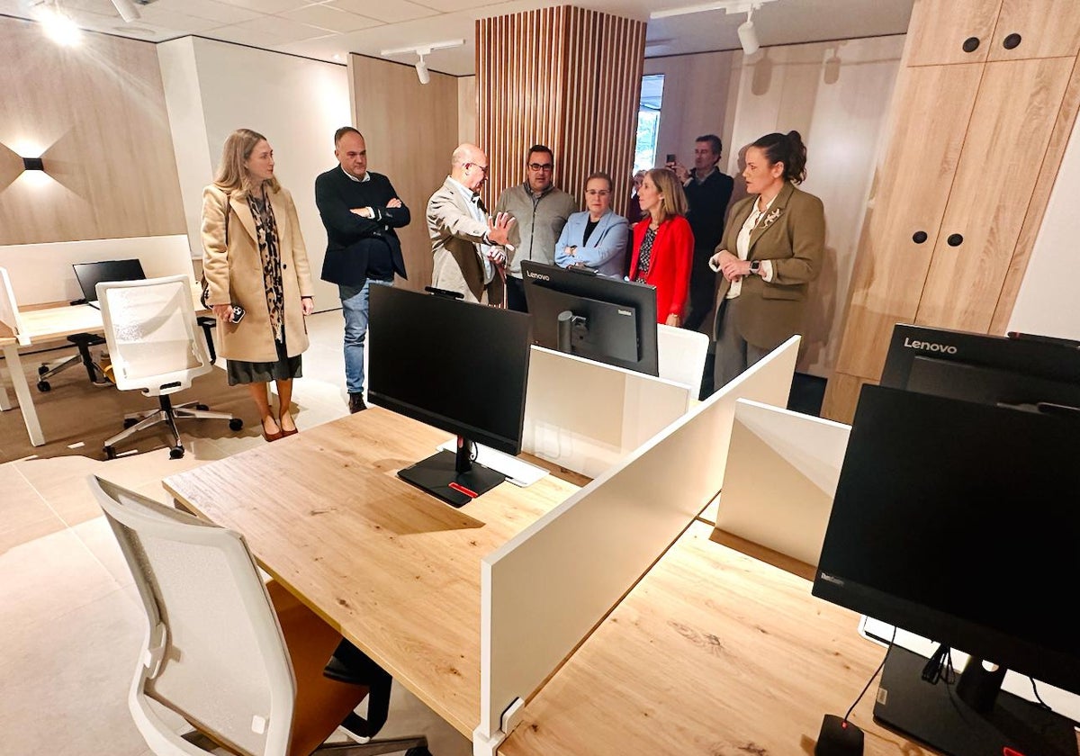 Visita a las instalaciones de la nueva incubadora de empresas.