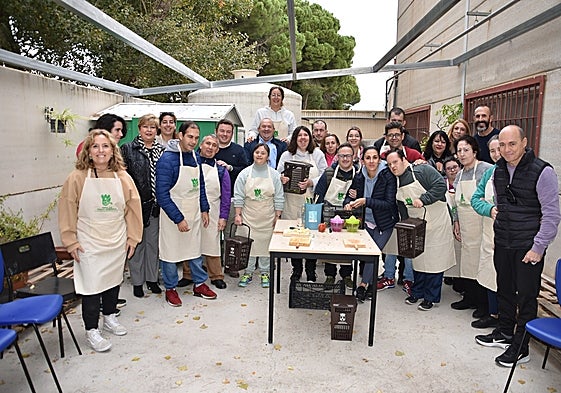 Participantes en la actividad en el centro.