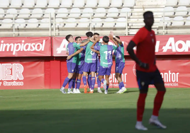 La celebración del gol del Málaga, de Dioni, en el amistoso de pretemporada en verano ante el Algeciras en el Nuevo Mirador.