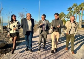 El alcalde veleño y el presidente de la Diputación, en el nuevo tramo inaugurado este viernes.