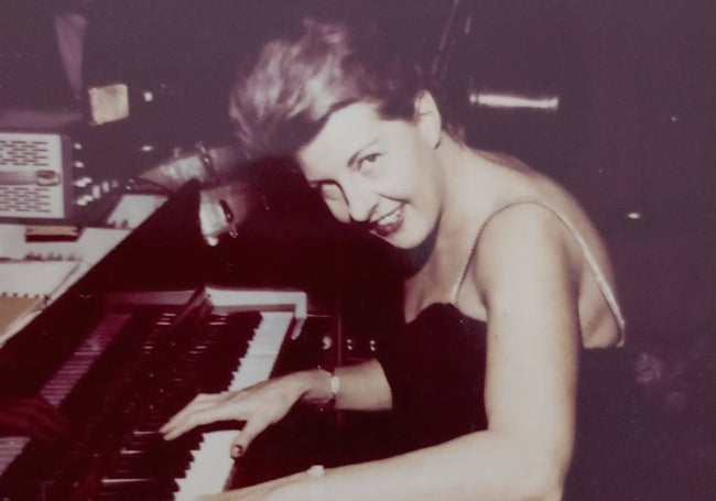 Pia Beck al piano.