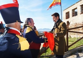 La recreación histórica torrijista, con lo que quedad de la alquería, al fondo.