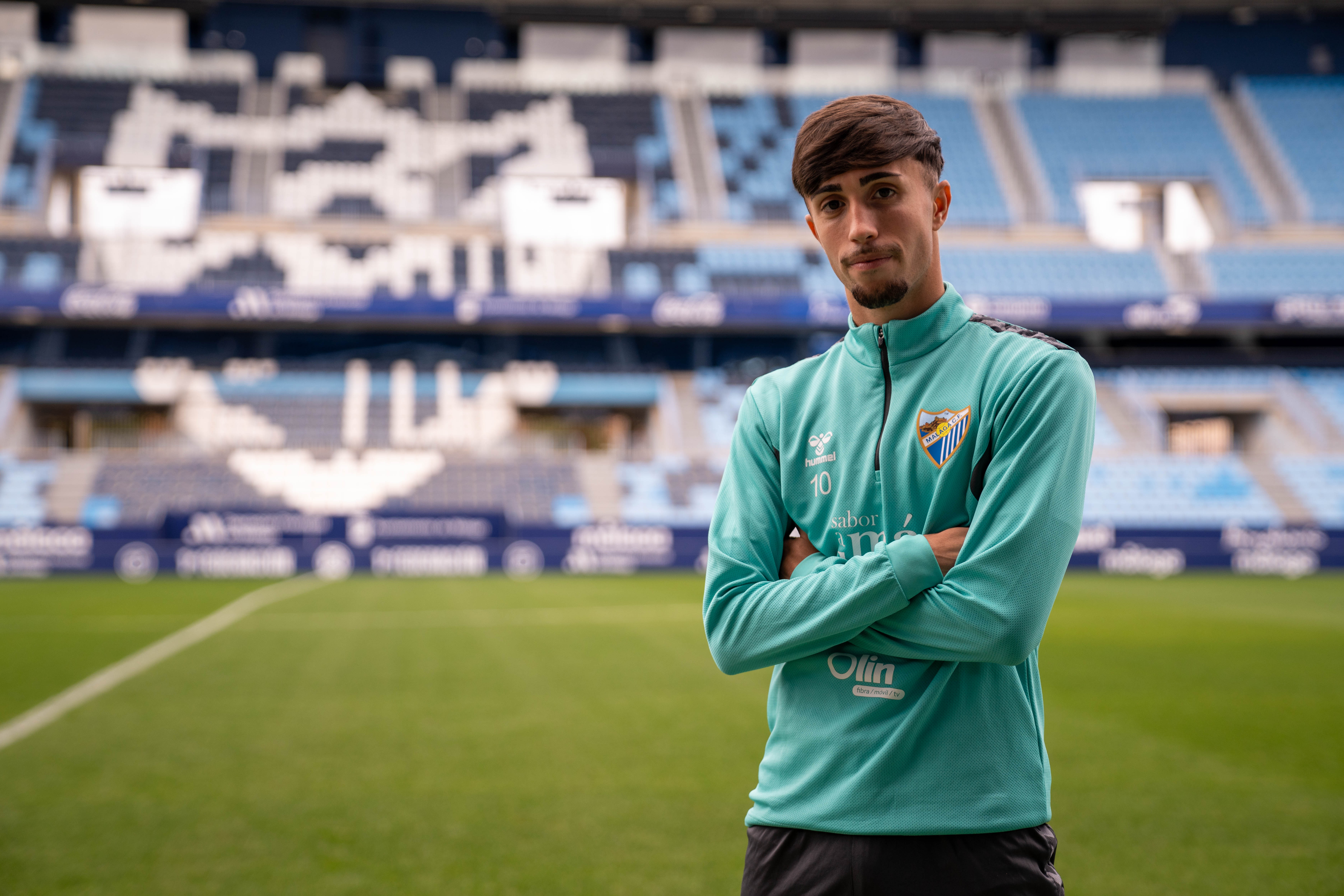 David Larrubia posa para SUR en el estadio de La Rosaleda.