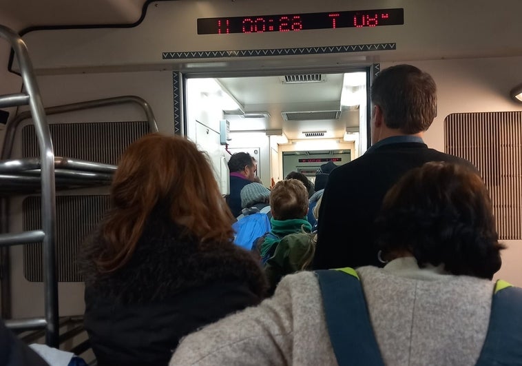 Imagen tomada por Andrea Dueñas en el momento del desalojo del tren.