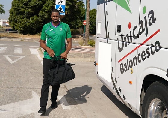 Will Thomas, antes de subirse al autobús del equipo.