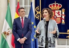 Pedro Fernández y María Jesús Montero, la semana pasada en Sevilla.