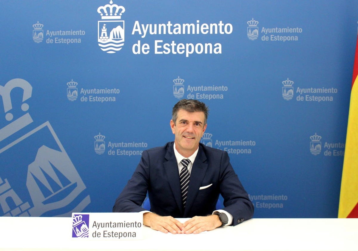 José María Ayala abandona su acta de concejal de Estepona y entra como diputado en el Parlamento Autonómico
