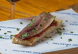 Sardina ahumada con mermelada de tomate La Esquinita del Chupa y Tira