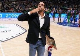 Pepe Pozas, durante el homenaje que recibió en el Palacio de los Deportes.