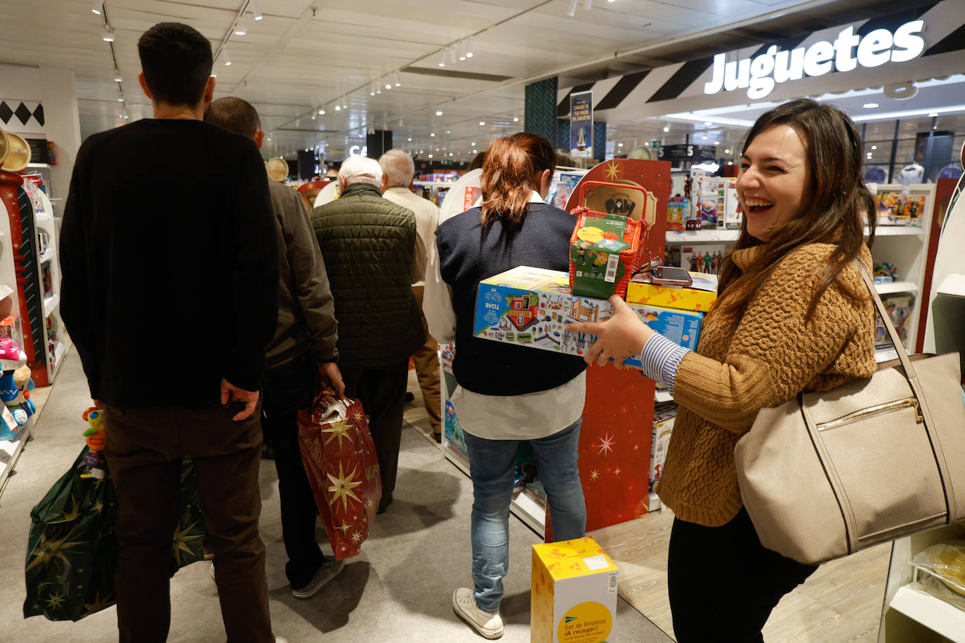 Jornada de últimas compras en Málaga antes de Nochebuena y Navidad