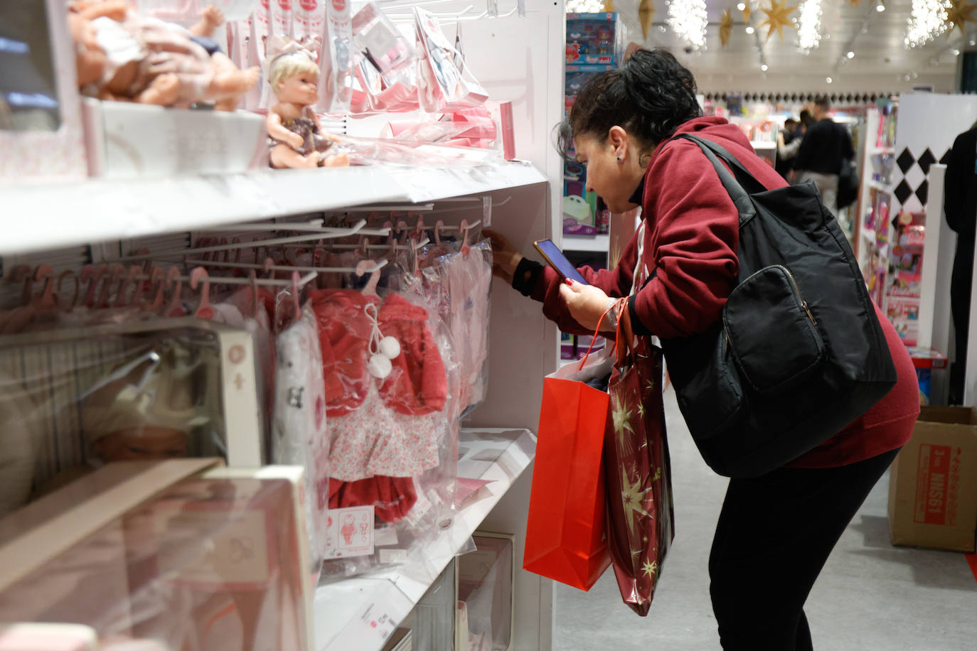 Jornada de últimas compras en Málaga antes de Nochebuena y Navidad