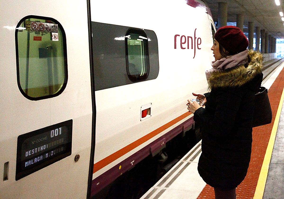 Estudiantes y trabajadores piden horarios para poder optar por el tren en vez del coche
