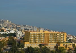 Imagen del antiguo establecimiento hotelero de Rincón de la Victoria, en el núcleo de La Cala del Moral.
