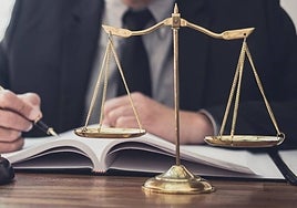 Un juzgado exonera de pagar una deuda de 50.000 euros a una divorciada tras 10 años sin recibir la manutención de sus hijos