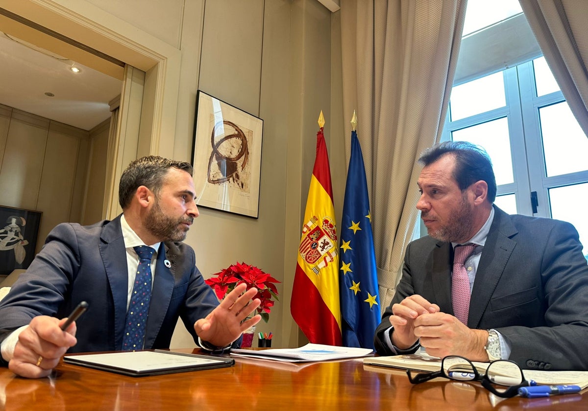 Pérez y Puente durante el encuentro en el ministerio.