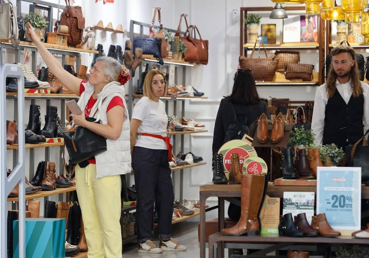 Los centros comerciales podrán abrir 16 domingos y festivos a nivel andaluz en 2024.