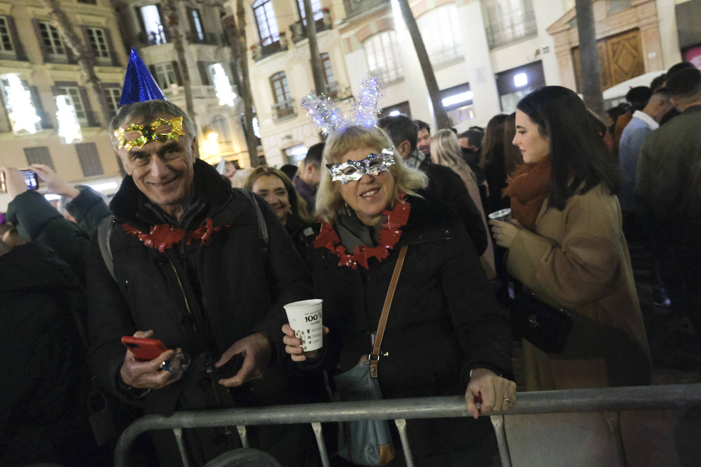 Multitud de personas eligieron el casco antiguo de la ciudad para dar la bienvenida al año 2023.