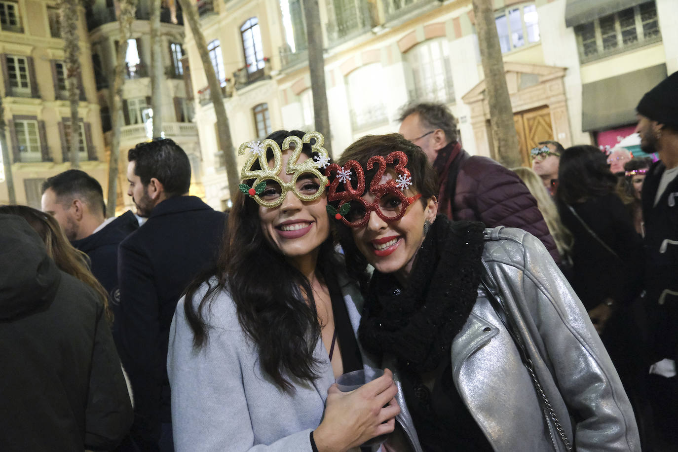 Multitud de personas eligieron el casco antiguo de la ciudad para dar la bienvenida al año 2023.