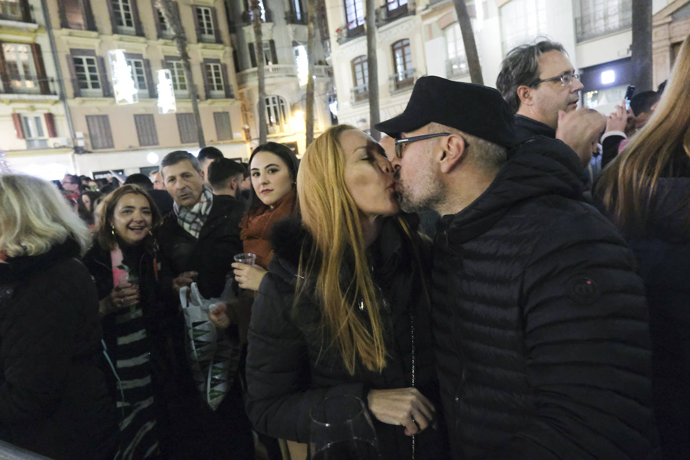 Multitud de personas eligieron el casco antiguo de la ciudad para dar la bienvenida al año 2023.