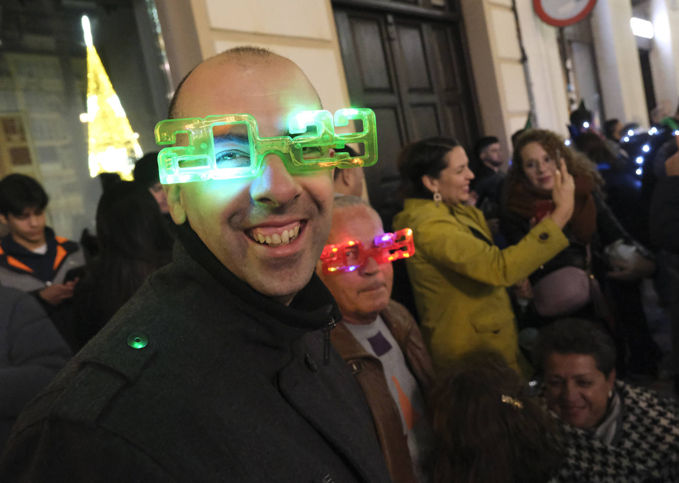 Multitud de personas eligieron el casco antiguo de la ciudad para dar la bienvenida al año 2023.