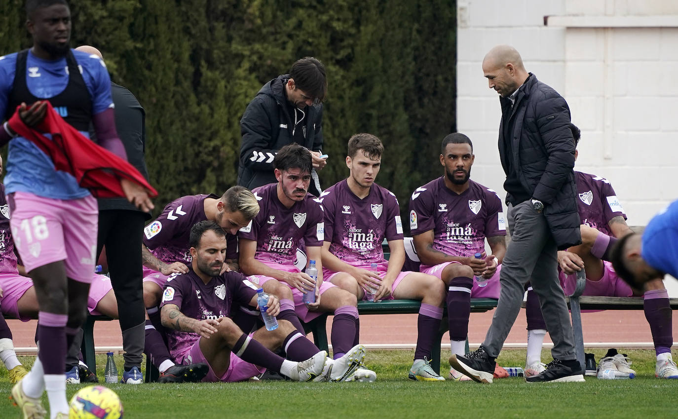 Las fotos del amistoso del Málaga contra el Winterthur suizo en Coín. El equipo blanquiazul a las órdenes de Pepe Mel se tomó el partido para coger ritmo después del parón navideño antes de reanudar la Liga y perdió por 0-1.