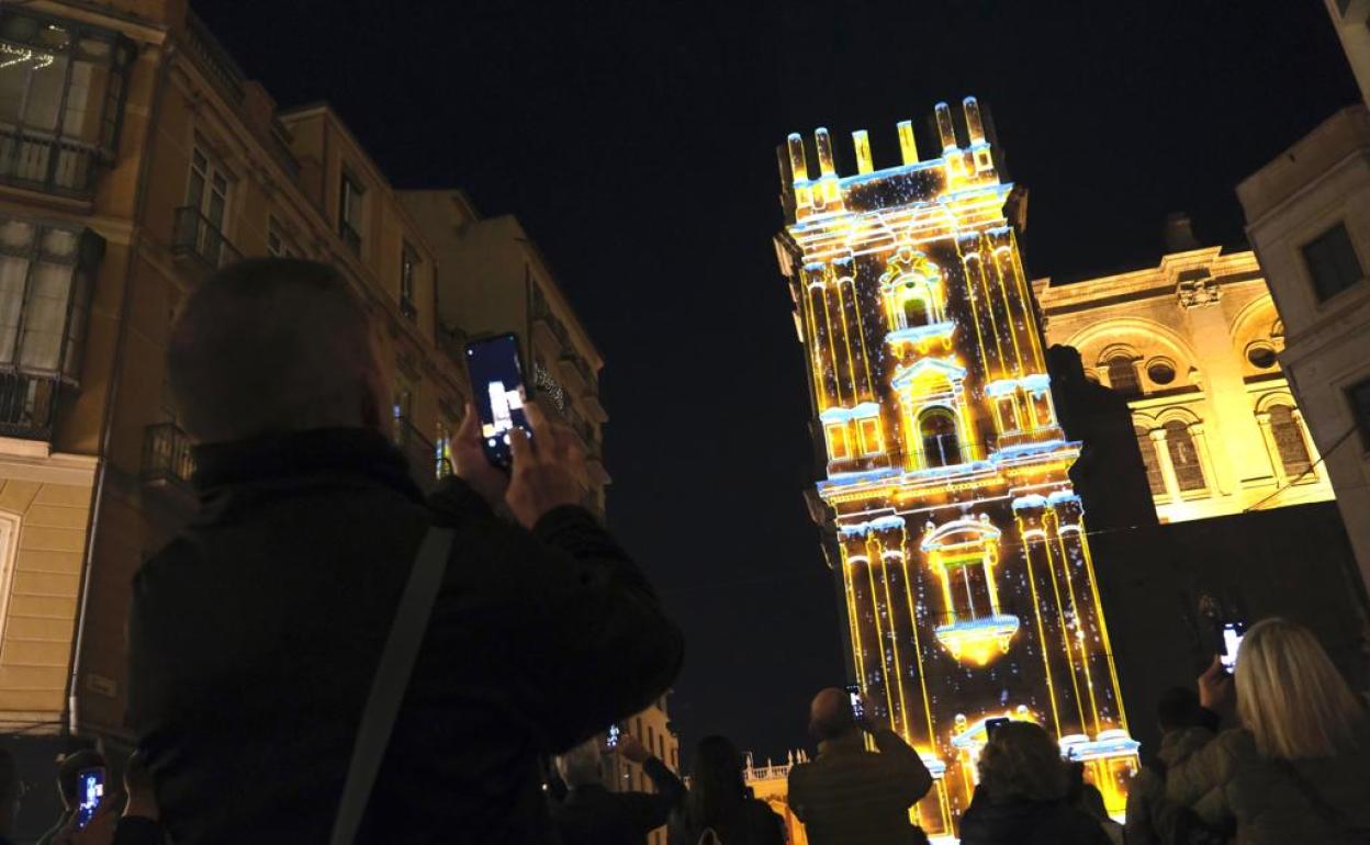 Imagen del espectáculo sobre la torre.